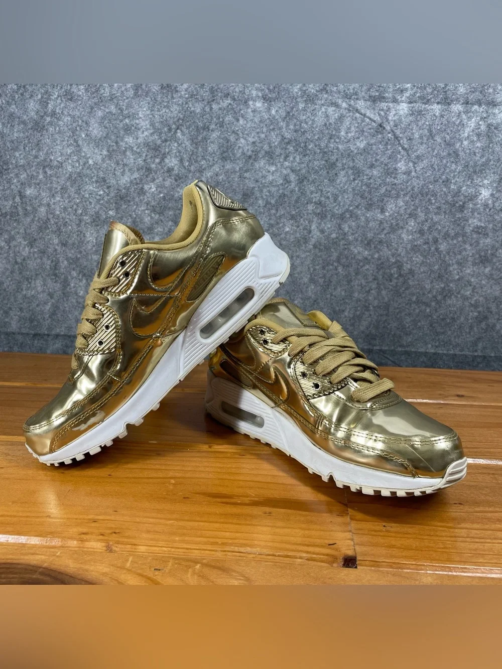 Nike Air Max 90 SP Womens Size 8.5 Metallic Gold Sneakers (CQ6639-700) FLAWS